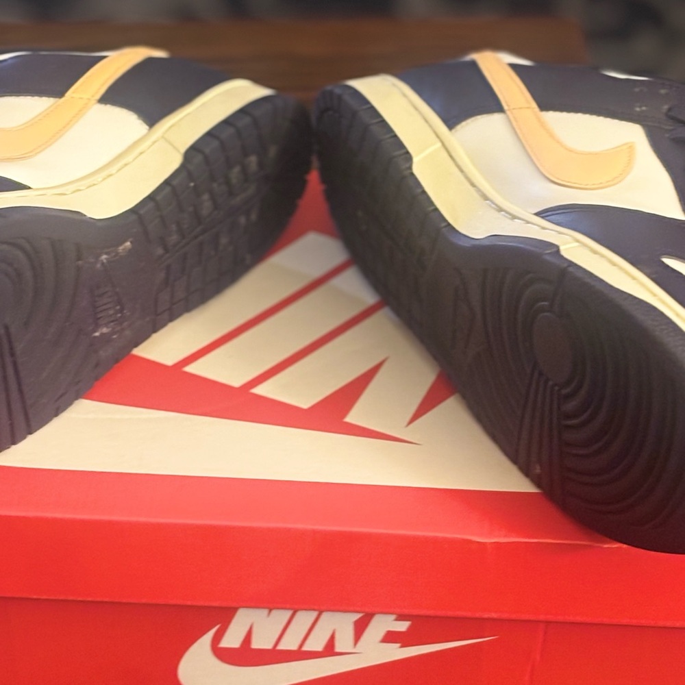 Nike Dunk Low Sneakers in Navy and Peach - Picture 8 of 9